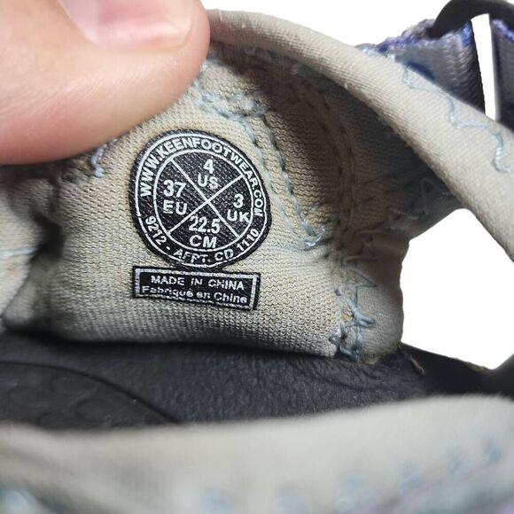 Keen Waterproof Sandles Girls Size 4 Blue Purple Floral Athletic Outerwear Hikin - Picture 4 of 11